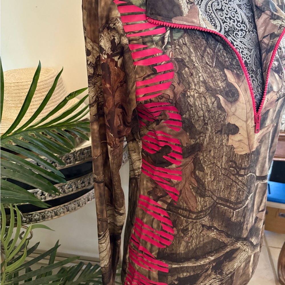 Mossy Oak Realtree Camo Half-Zip with Pink Trim - Picture 3 of 7